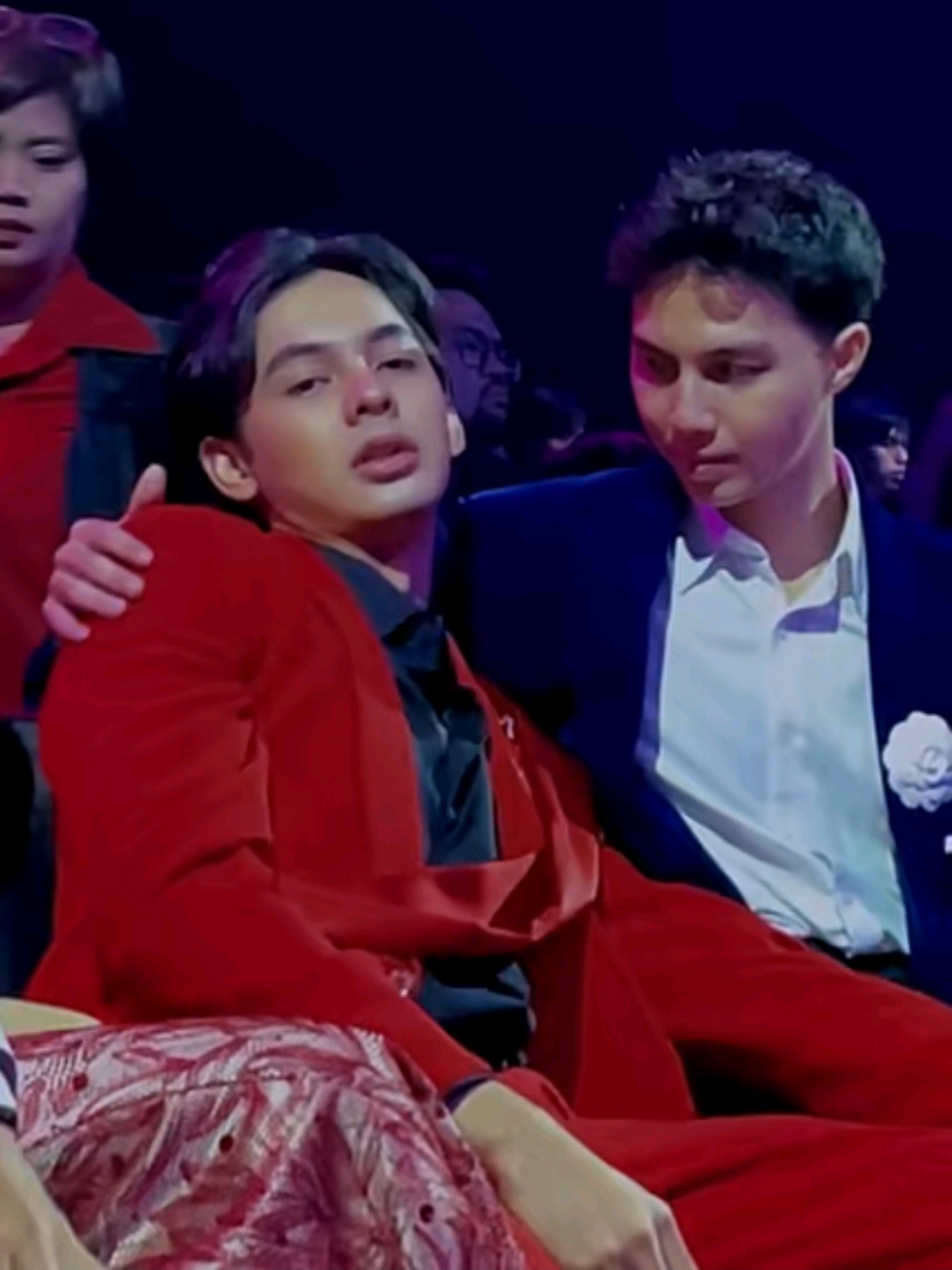 Gue liat liat ngantuk banget nihh lu fat 😭🤣 @fattahsyach11   #sctvawards2025 #fattahsyach #williamroberts #aqeelacalista #ngantuk 