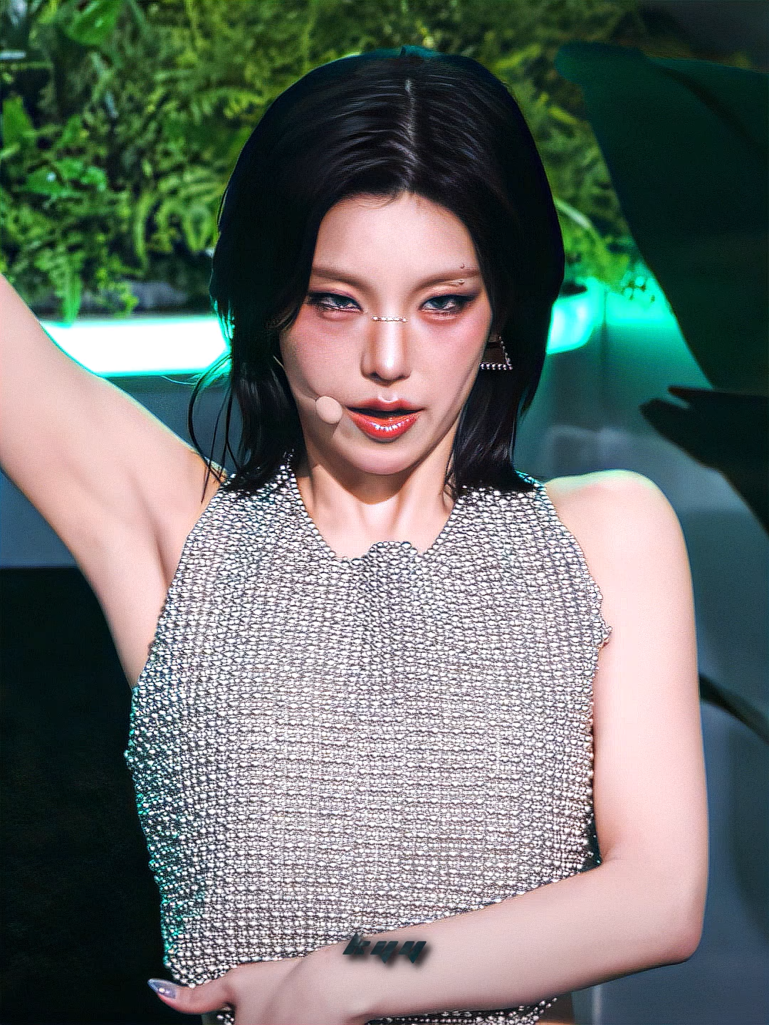 little bit scared stare her eyes #YEJI #ITZY #edit