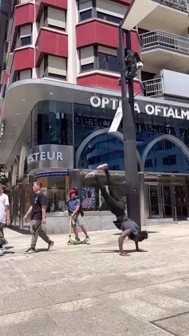 Caminhando no ar #capoeira #arte #viral 