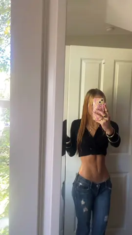 I wear these jeans too much #y2kfashion #xyzabc #OOTD #lowrise #fyp 