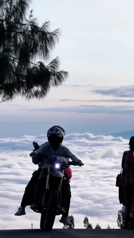 negeri di atas awan🤩 . . . #lautanawan #temanggung #pemandanganalam #foryoupage #fyp