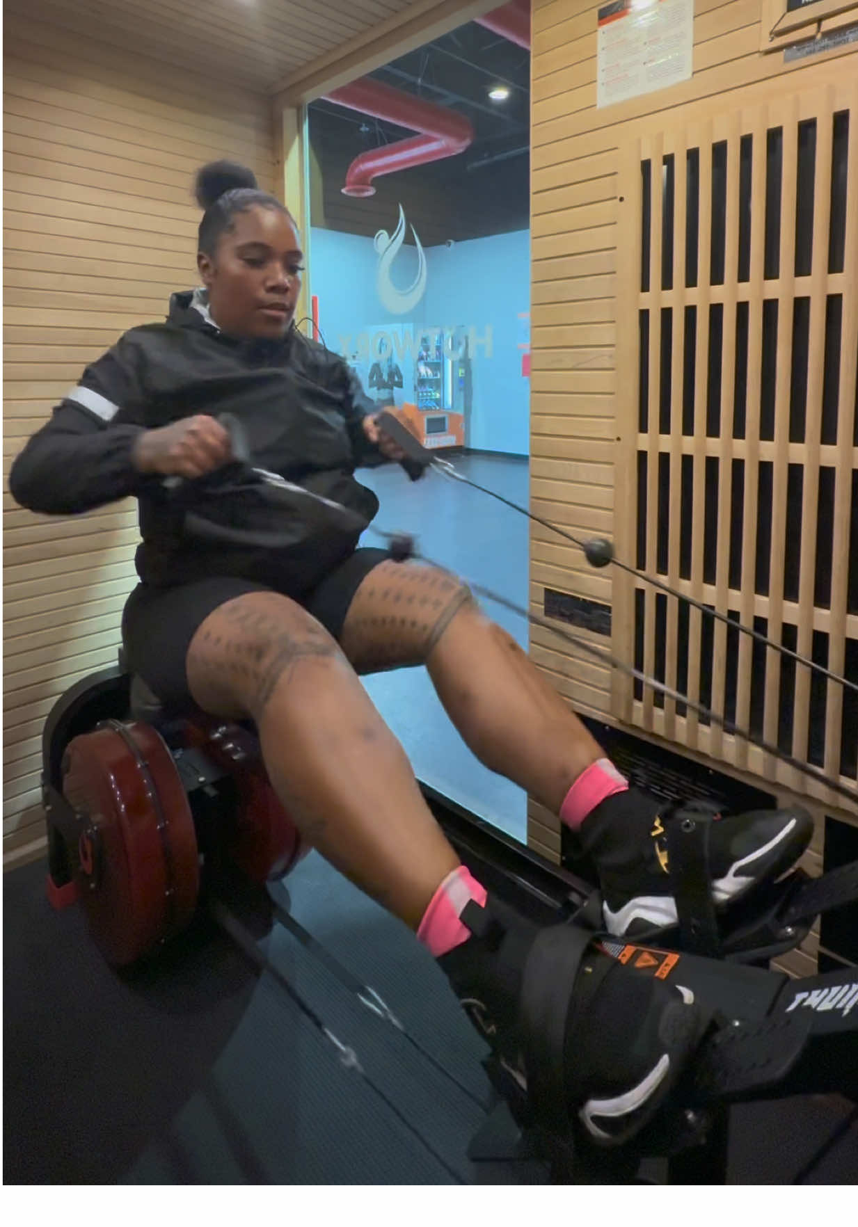 1 month & almost 3 weeks post-op and back in the gym 🔥 @HOTWORX heal, sweat & glow up 💪🏽✨ Getting the gastric sleeve was the best decision for ME. Healing isn’t easy, but the results are worth it! If you want a stress-free sleeve journey, — @arriannasassistedjourneys 💚✈️