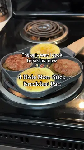 This makes breakfast fun and makes cleanup a breeze! 🍳🥓 #breakfast #kitchengadgets #KitchenHacks 