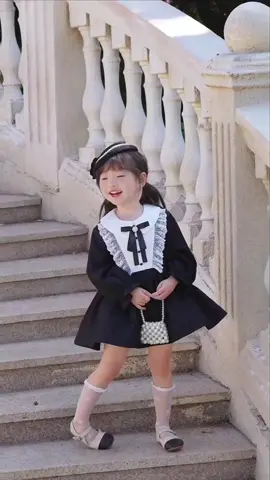 Váy thiết kế tiểu thư xinh yêu #livehighlights #vaybegai #vaychobegai #haniakids #embedangyeu 