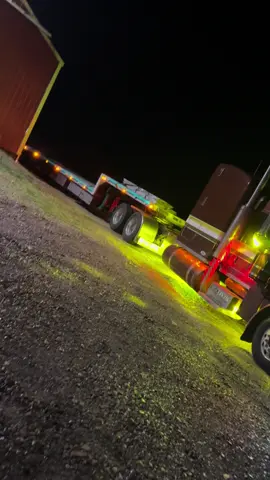 As the wheels turn #truckin #truckersoftiktok #truckinglife #largecar #peterbilt389 