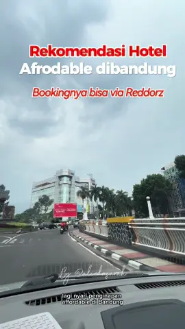 Kalo kalian lagi kebandung nyari hotel yang afrodable banget cobain dah bookingnya di aplikasi @RedDoorz Indonesia  #reddorz #redtravelers #bukasemuapintu #hotelbandung #braga 