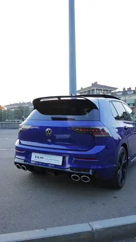 | Volkswagen Golf R 8.5 2025: La Rivoluzione del Performance Hatch! La nuova Golf R 8.5 2025 è l'auto pensata per chi vive di adrenalina. Un concentrato di potenza, precisione e tecnologia racchiuso in un design compatto e aggressivo, capace di trasformare ogni curva in pura emozione. Sotto il cofano batte un 2.0 TSI turbo da 333 CV, spinto dalla trazione integrale 4MOTION con modalità Drift: un'arma perfetta per chi vuole dominare la strada — o la pista - con controllo totale. Scatta da 0 a 100 km/h in soli 4,6 secondi, lasciando dietro di sé solo il suono inconfondibile della linea R. * Caratteristiche principali: Motore 2.0 TSI turbo da 333 CV 0-100 km/h in 4,6 secondi > Trazione 4MOTION con modalità Drift く Nuovo infotainment con interfaccia R Performance Look rinnovato con dettagli sportivi esclusivi Golf R 8.5 — potenza, precisione e pura attitudine Racing. Non è solo una Golf, è la massima espressione della sportività firmata Volkswagen. Prenota ora la tua esperienza al volante della nuova Golf R 8.5 2025 e scopri cosa significa dominare ogni strada. #GolfR #GolfR85 #VolkswagenR #HotHatch #PerformanceCar  