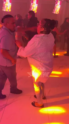 BAILANDO EN NUEVA YORK  LIKE AND SHARE  FOR FOLLOWING US  #cumbiasonidera #bailando #asibailocumbai #ilovecumbia #purascumbia                           