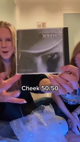 Tätä on pyydetty ja me olemme odottaneet ja täällä se levy nyt on🤩#fry #cheek 