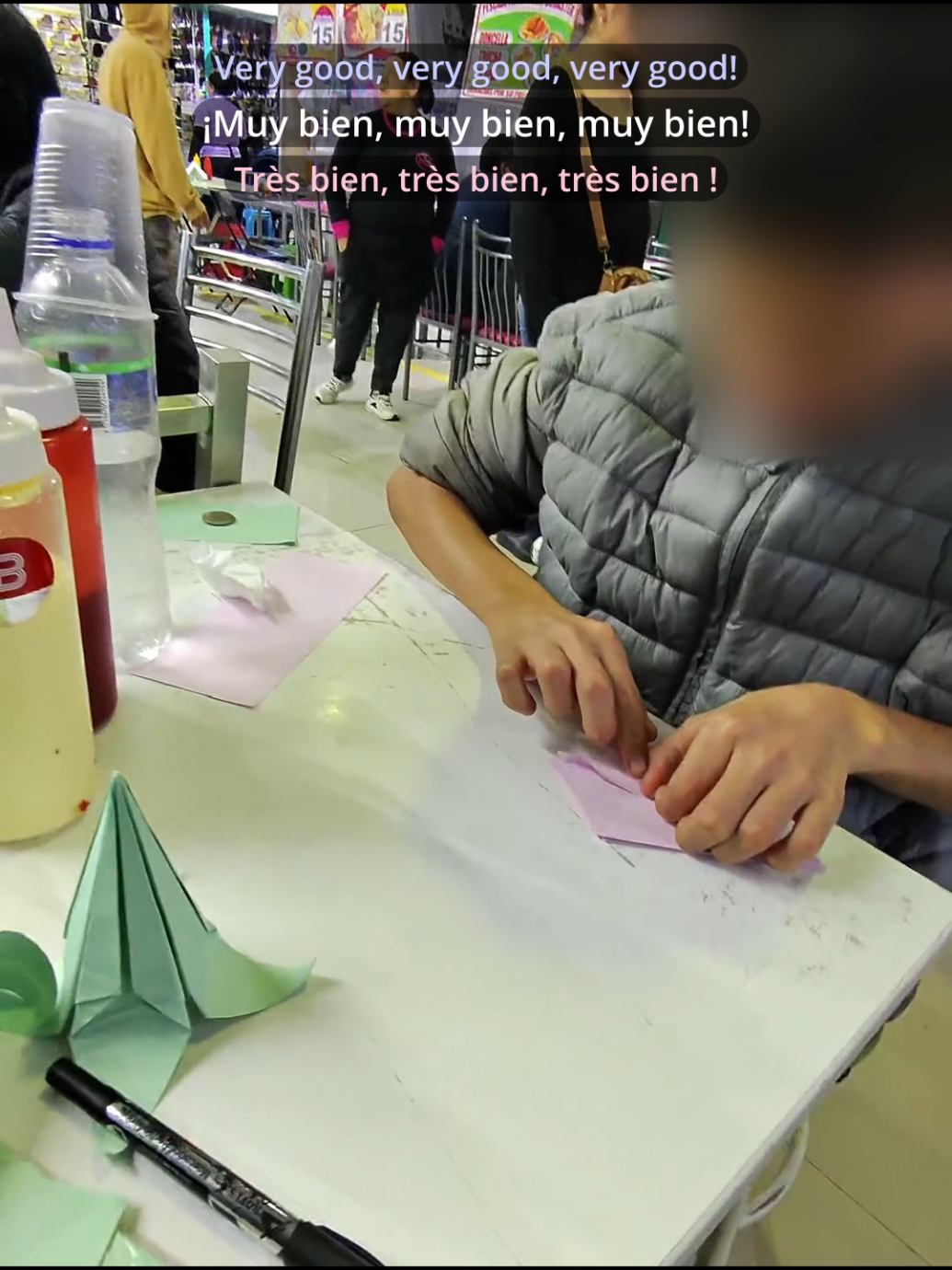 Me pidieron una moneda e hice esto... Marcos, un niño venezolano me pidió una moneda para comer, me contó que llegó hace unos días a Perú con su padrastro y su madre se quedó en Venezuela. Me encantaría que nadie tuviera que pasar por situaciones parecidas pero a veces aunque cueste aceptarlo, a muchos nos tocó una situación similar. En lugar de sólo darle algo, decidí enseñarle lo que a mí me ayudó cuando era niño: el origami. Porque yo también pasé por momentos duros, y aprendí a sobrevivir creando, ofreciendo, compartiendo. Le regalé una bolsa de dulces, no para que extienda la mano, sino para que ofrezca algo con dignidad. Porque ningún niño debería vivir esto. Pero a veces, la realidad golpea fuerte. Y toca aprender, resistir, y si se puede… ayudar. Este video no busca mostrar lástima. Busca sembrar esperanza. Motivar a enseñar, a compartir herramientas, a mirar con empatía. Porque todos podemos ser parte del cambio. Si esto te tocó el corazón, compártelo. Tal vez juntos podamos inspirar a alguien más a tender la mano, no sólo con ayuda, sino con conocimiento. +++++++ ENGLISH +++++++ Someone asked me for a coin… and I did this. Marcos, a Venezuelan boy, asked me for money to eat. He told me he arrived in Peru a few days ago with his stepfather, while his mother stayed behind in Venezuela. I wish no child had to go through this… But sometimes, even if it’s hard to accept, many of us lived something similar. Instead of just giving him something, I taught him what helped me survive as a child: origami. Because I also went through tough times. And I learned to survive by creating, offering, and sharing. I gave him a bag of candy — not to extend his hand, but to offer something with dignity. No child should live like this. But reality can hit hard. And sometimes, we must learn, resist… and if we can, help. This video isn’t about pity. It’s about planting hope. About teaching, sharing tools, and seeing with empathy. Because we can all be part of the change. If this touched your heart, share it. Maybe together we can inspire someone else to reach out — not just with help, but with knowledge.      #hopeforchildren #socialimpact #ayudasocial #morganserker #kindnessmatters