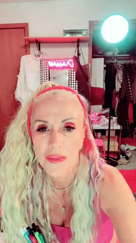 Using the Dy davis eye pencild to create an open eye look- #eyepencils #beauty #makeuptip #womenover60 