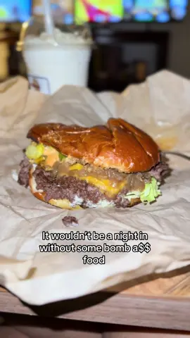 If you’re in the San Diego area, Farm-To-Smash is a fire spot to get burgers at. Whole food meats and produce from local farmers to bring the farm to your table! #foodies #burger #sandiego #restaurant #fyp 