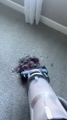 If I could do this all day I would.. lol stress reliever ! Vacuum crunch / push pile #vacuumasmr #vacuumcrunch #crunchyasmr #vacuumtherapy 