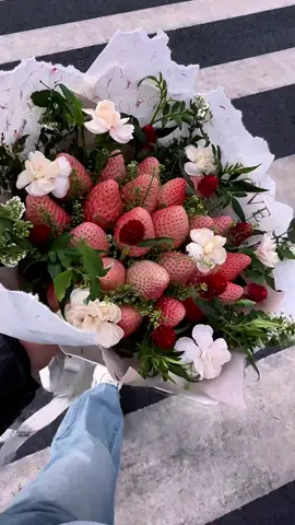 Ta yêu bằng tim chứ không phải yêu bằng mắt #hoadep #nhofleur_hoatuoi #hoatuoisaigon #tiemhoanho #xuhuong 