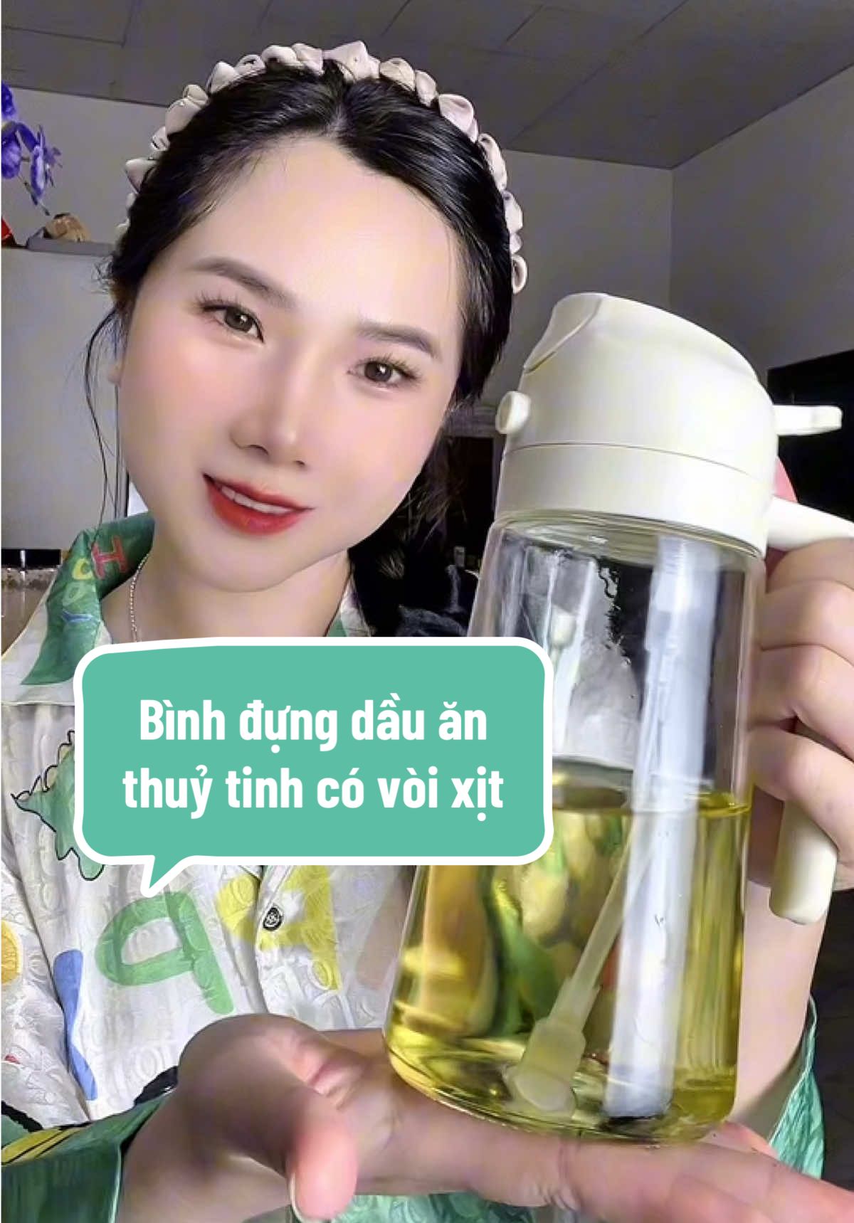 Bình đựng dầu ăn thuỷ tinh này vừa xịt + vừa rót được dầu ăn, dùng để đựng nước mắm và xì dầu cũng rất tiện lợi nhé ko bị dính ra tay rất sạch  #binhdungdauan #binhdungdauanthuytinh #binhdungdauan2chucnang #binhdungdauancovoixit #xuhuong