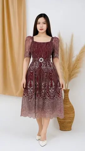 ✨ Tampil anggun tanpa ribet! Dress tile bordir ini bikin kamu kelihatan elegan di setiap momen 💃 Ringan, nyaman, dan pastinya bikin percaya diri maksimal 💖 #OOTD #DressCantik #FashionWanita #BordirElegan #TampilAnggun