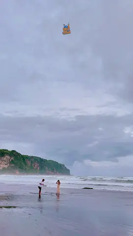 Liburan bukan tentang kemana, tapi dengan siapa ☺️ Apalagi liburannya ke jogja 🥰 Pantai Parangtritis emang punya Magis yg tak biasa ✨ 🎉 Liburan ke Jogja makin mudah & seru bareng kami! Mau jalan bareng keluarga, sahabat, pasangan atau solo trip? Semua bisa 😍 ✅ Sewa Mobil + Driver ✅ Paket Wisata Jogja ✅ Private Trip Nyaman & Fleksibel 📲 Yuk booking sekarang: 08987774727 #sewamobiljogja #pantaiparangtritis #wisatajogja #paketwisatajogja #citytourjogja