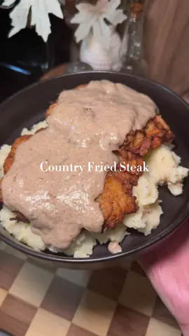 Is it country fried steak, or chicken fried steak? #countryfriedsteak #chickenfriedsteak #DinnerIdeas #mealideas #dinnerinspo 