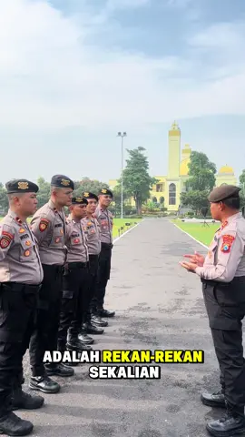 Kegiatan pembekalan kepada Danton baru Subdit Dalmas Ditsamapta Polda Jawa Timur dilaksanakan sebagai langkah awal dalam meningkatkan profesionalisme dan kedisiplinan pelaksanaan tugas. Sebagai first line supervisor, seorang Danton harus melekat kepada anggota serta menguasai teknis tugas pokoknya di lapangan. Usai pembekalan, masing-masing Danton melaksanakan perkenalan dan AAP kepada anggotanya dengan menekankan pentingnya manajemen waktu sebagai dasar pembinaan disiplin dalam bertugas. @divisihumaspolri @humaspoldajatim @sabhara.id @polripresisi @polisi_indonesia @polisibaik.id @korshabara @ditsamapta_poldajatim @suarasurabaya @posko.presisi @surabayaterkini @aslisurabaya @polisiindonesia.tv @shabara.id @korshabara #Polri#Polisi#PoldaJatim#Ditsamapta#Dalmas