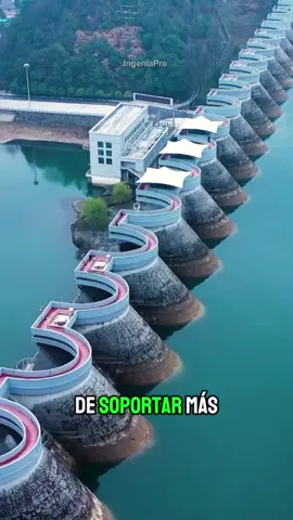 Cada arco de esta presa soporta 400 mil toneladas 😳 #China #IngenieríaChina #MegaConstrucciones #ObrasImpresionantes #TecnologíaChina