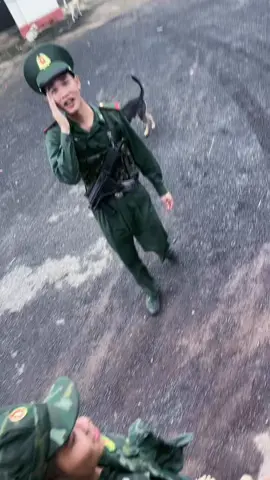 mấy em bảo không có anh đi ngang qua bọn em làm mất cả buổi,chúc các em hoàn thành tốt nhiệm vụ 