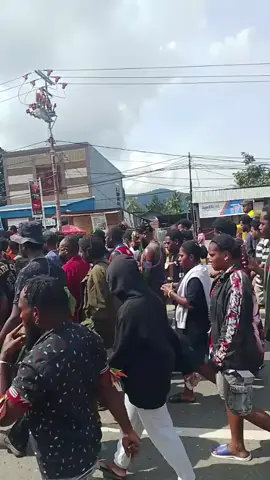 Demo sedang berlangsung di Jayapura gumpul Butaran taxi pada hari Senin /27 /2025 #hiduppapua #hidupcenderawasi  #hidupmahasiswa  @sorotansemuaorang
