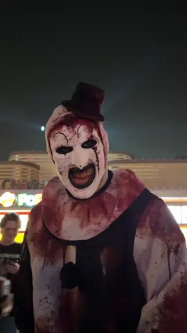 don’t believe in love anymore 😔💔@Universal Studios Hollywood #halloweenhorrornights #arttheclownterrifier 