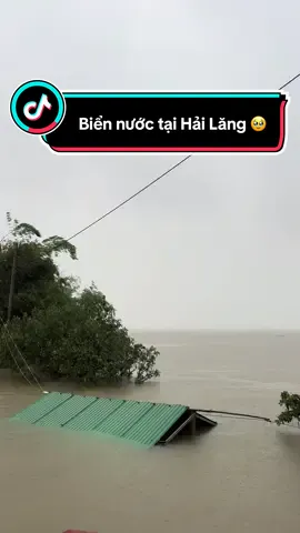 Mùa mưa lũ kéo dài khiến bà con bị chia cắt hoàn toàn 🥹🥹#mưachieumientrung #lũlutmientrung #mientrungoixindungmuanua #lutbaomientrung #quangtri74❤️ 