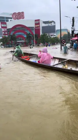 Đặc sản Huế, tháng 10 năm 2025#mưagióbãobùng #mualut 