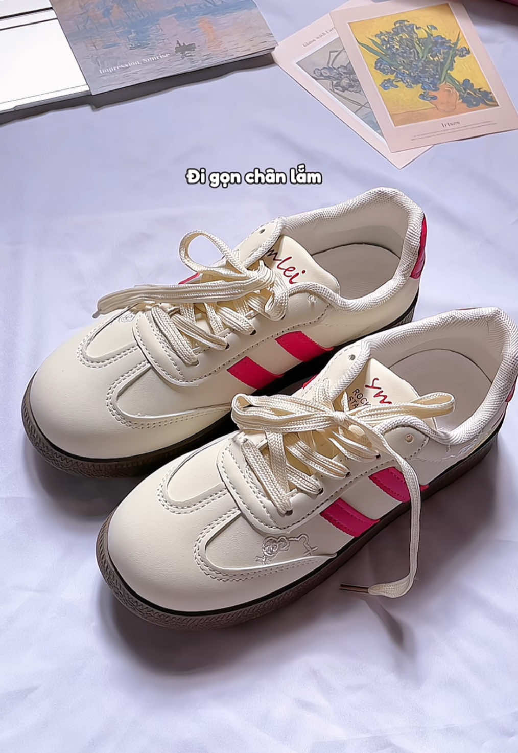 Giày thể thao thêu hoạ tiết xinhh quá tr, đi lên gọn chân lắm mấy bà oie #giaythethao #giaythethaonu #giaynuxinh #giaythethaonamnu #giaynuthoitrang 