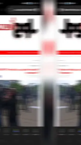 Ratusan Warga Luwu Demo PT BMS Tak Transparan AffanmaulanaOktober 28, 2025 Berita, Daerah43 Dilihat ￼ Jpgluwu.com, Ratusan warga dari sejumlah desa di Kecamatan Bua, Kabupaten Luwu, Sulawesi Selatan, menggelar aksi unjuk rasa di area pabrik smelter nikel milik PT Bumi Mineral Sulawesi (BMS) pada Senin (27/10/2025) sore. Massa yang datang menuntut penjelasan manajemen terkait pemutusan hubungan kerja (PHK) dan proses rekrutmen tenaga kerja baru yang dinilai tidak transparan. Mereka menilai kebijakan perusahaan justru merugikan pekerja lokal yang selama ini mendukung operasional pabrik tersebut. Aksi berlangsung di depan gerbang utama kawasan industri Bua. Sejumlah warga terlihat membawa spanduk berisi kecaman terhadap manajemen BMS. Mereka juga membakar ban bekas dan meneriakkan yel-yel yang menuntut keadilan bagi tenaga kerja yang diberhentikan. Situasi sempat memanas ketika massa memblokade Jalan Trans Sulawesi hingga menyebabkan arus kendaraan dari dua arah macet selama beberapa jam. Aparat kepolisian dari Polres Luwu diterjunkan untuk menjaga agar aksi tetap berjalan kondusif. Desakan Warga untuk Keterbukaan Kepala Desa Padang Kalua, Umi, menyebut aksi tersebut merupakan bentuk kekecewaan warga terhadap kebijakan perusahaan yang dianggap tidak berpihak kepada masyarakat lokal. “Hari ini kami turun bersama masyarakat dan mahasiswa Bua untuk memperjuangkan nasib para tenaga kontrak yang baru-baru ini diberhentikan oleh BMS. Dari hasil evaluasi kami, sekitar 75 persen di antara mereka tidak lolos dalam rekrutmen internal,” ujar Umi di lokasi aksi. Ia meminta manajemen BMS untuk membuka secara terbuka daftar nama karyawan yang diterima, baik dari jalur internal maupun umum. Menurutnya, transparansi itu penting agar masyarakat tahu sejauh mana komitmen perusahaan dalam memberi ruang bagi tenaga kerja lokal. “Tolong BMS buka data penerimaan secara jelas — nama, alamat, dan NIK. Selama ini informasi yang disampaikan tidak lengkap dan terkesan ditutup-tutupi,” tegasnya. Umi juga menyoroti keputusan PHK tanpa adanya kompensasi yang layak bagi para pekerja kontrak. “Kalau mengacu pada PP Nomor 35 Tahun 2021, seharusnya mereka menerima kompensasi minimal satu bulan gaji. Faktanya, mereka tidak mendapatkan apa pun. Kami berharap pertemuan besok bersama DPRD dan pihak BMS bisa menghasilkan solusi yang adil,” katanya. Penjelasan Manajemen PT BMS Menanggapi aksi tersebut, Site Manager PT BMS, Aldin, menjelaskan bahwa pemutusan kontrak kerja dilakukan karena proyek pembangunan pabrik kedua telah rampung. “Pabrik dua sudah selesai konstruksinya. Jadi kalau proyeknya sudah berakhir, otomatis kontrak kerja para pekerja juga ikut selesai. Sama halnya seperti tukang bangunan, tidak mungkin digaji terus setelah rumahnya selesai,” kata Aldin. Ia menambahkan, informasi tentang berakhirnya kontrak sudah disampaikan kepada pekerja dua bulan sebelumnya. Sementara rencana ekspansi proyek pabrik berikutnya ditunda karena situasi investasi industri smelter nasional yang sedang lesu. “Sejak pertengahan tahun ini banyak smelter berhenti beroperasi. Jadi kami juga menyesuaikan, sementara menunda ekspansi,” ujarnya. Meski begitu, Aldin memastikan karyawan lama tetap mendapat prioritas dalam rekrutmen tahap operasional pabrik nanti. “Rekrutmen kemarin memang lebih dulu dibuka untuk tenaga internal. Jadi bukan berarti mereka tidak diberi kesempatan,” ucapnya. Soal tudingan tidak transparan, Aldin membantah keras. Ia menegaskan bahwa proses seleksi dilakukan secara terbuka melalui situs resmi dan mitra rekrutmen independen. “Data kami menunjukkan sekitar 72–73 persen tenaga kerja yang diterima berasal dari Kabupaten Luwu, sesuai KTP. Jadi tidak benar kalau warga lokal tidak diprioritaskan,” jelasnya. Aldin juga menyinggung program ‘Satu Rumah Satu Tenaga Kerja’ yang digagas Pemerintah Kabupaten Luwu. Namun, hingga kini pihaknya belum menerima data calon pekerja dari pemerintah desa. “Kami sudah minta data itu dari desa, tapi belum diterim https://jpgluwu.com/ratusan-warga-luwu-demo-pt-