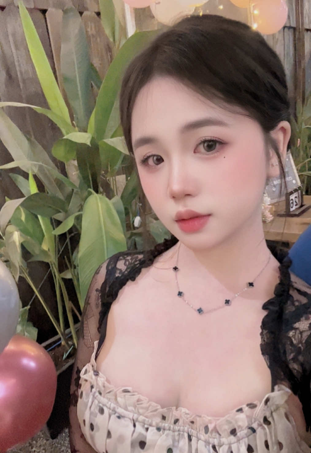 Để có chỗ cho những điều mới thì một vài điều cũ chắc chắn phải ra đi. Cũng như việc phải dọn sạch những điều không tốt ở quá khứ thì mới có chỗ cho những điều tốt đẹp đáng yêu sau này. Hãy để bản thân gặp điều mới tốt đẹp hơn 🤍.