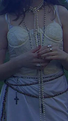 friday  #grenon #thelengthsigo #thoughtdaughter #escapism #gracieabrams 