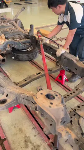 “Revo Twisted Frame Rescue – Diagonal Chassis Straightening Secrets!”#carrepair #ตัวถังและสีรถยนต์ 