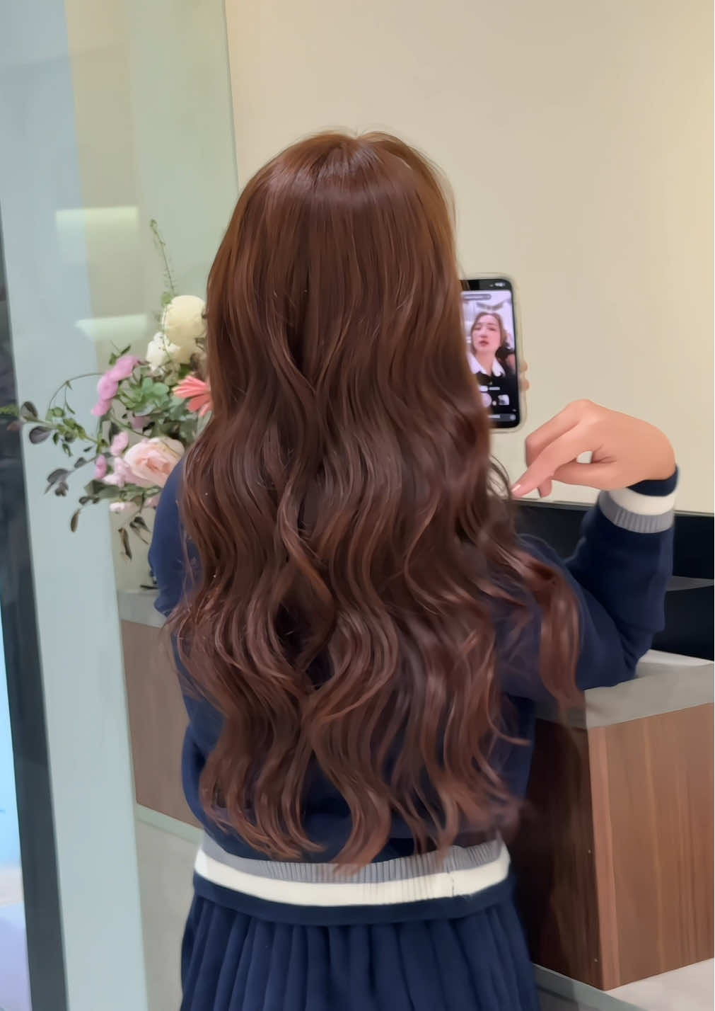 Xoăn lơi & Light Brown combo cho mùa này rùi mấy bà ơiii🤭 #vhairstudio #lightbrow #xoăn #TikTokAwardsVN 