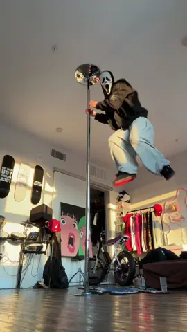 Wazzuuuup!!! #dancer #dance #ghostface 