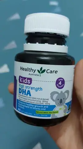 Tớ phải dành 1 post riêng, để giới thiệu món DHA kids tuyệt vời này 🔔♨️ 𝐕𝐢𝐞̂𝐧 𝐛𝐨̂̉ 𝐬𝐮𝐧𝐠 𝐃𝐇𝐀 - 𝐇𝐞𝐚𝐥𝐭𝐡𝐲 𝐂𝐚𝐫𝐞 𝐊𝐢𝐝𝐬 𝐇𝐢𝐠𝐡 𝐃𝐇A 👉 vị chanh rất ngon, viên hình cá có dha dạng nước ở trong, nhai cả viên hoặc cắt đuôi cá, bóp dha ở trong ra dùng đều ok 👉 Hàm lượng tuyệt vời: từ 4 tháng - 12 tuổi có thể dùng được ♥️P/s: DHA rất cần cho trí não và mắt cho bé. Não bộ của bé phát triển nhanh trong giai đoạn đầu đời, cung cấp dha giai đoạn này là cực kỳ cần thiết cả nhà ạ. #dha 