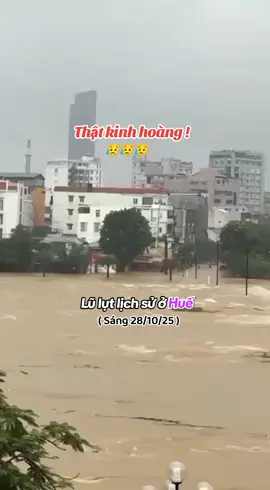 Lũ lụt kinh hoàng tại Huế sáng 28/10...