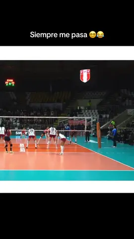 A donde voy siempre me pasa por lo menos una vez que lo mando a volar Jajajjajaja 😅😂  PD: tengo mi propia aerolíneas 🙈🙊#voleyboll🏐🏐 #ligaperuana #comedia #volar #siempremepasa 