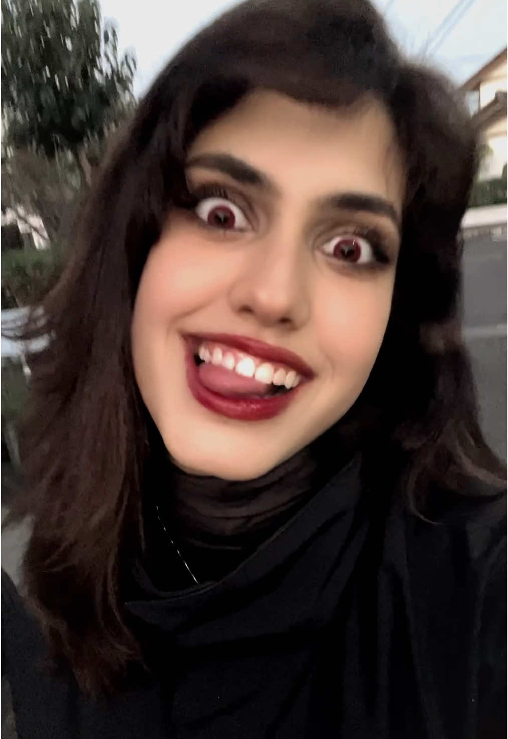 normalicemos salir con ojos de colores antinaturales porfa #parati 