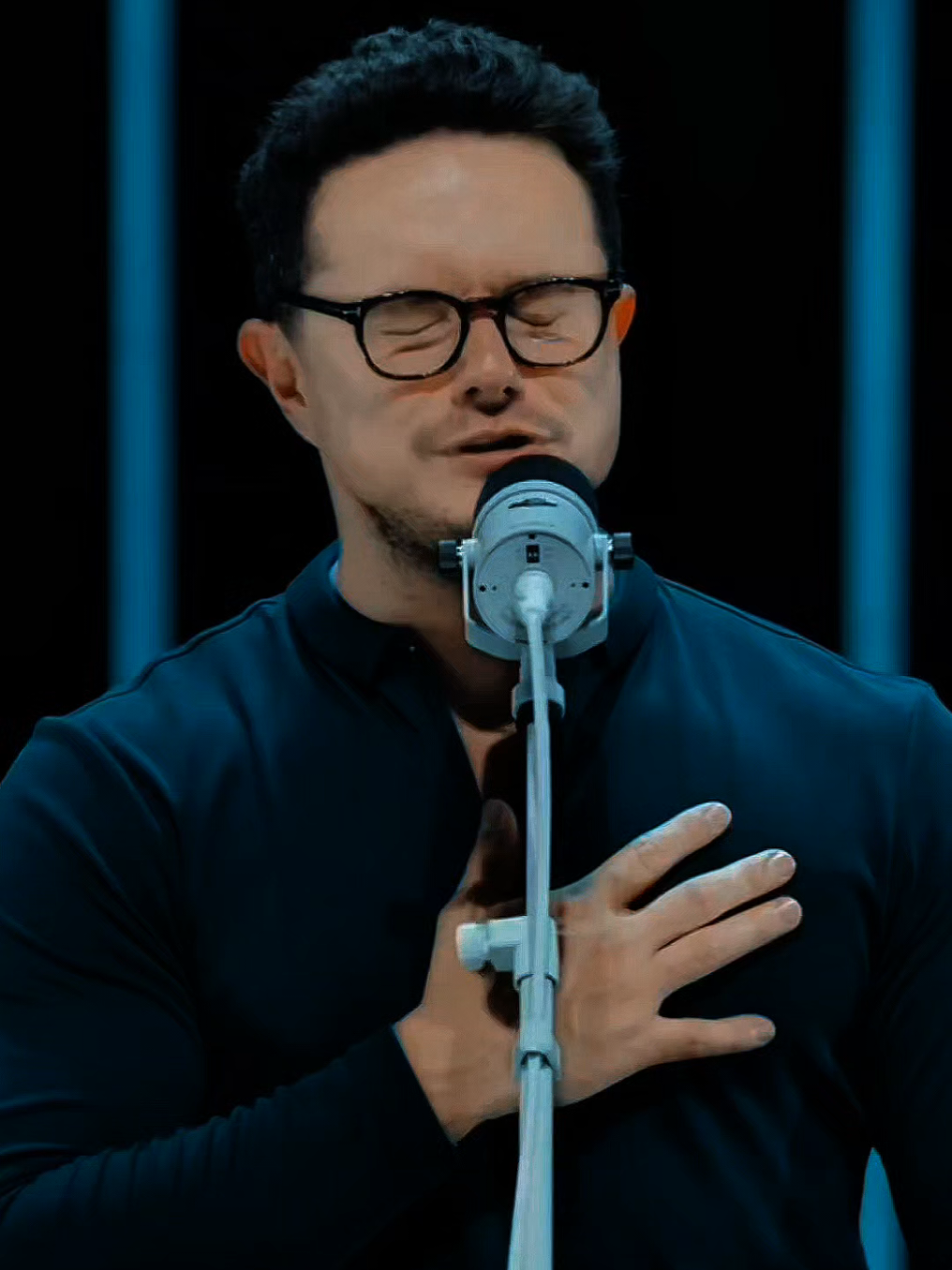 Deus nunca se atrasa. Ele só age no tempo certo ☀️🙏🏽 #bomdiaaaaa #oração #tercafeira #reflexão #deiveleonardo 