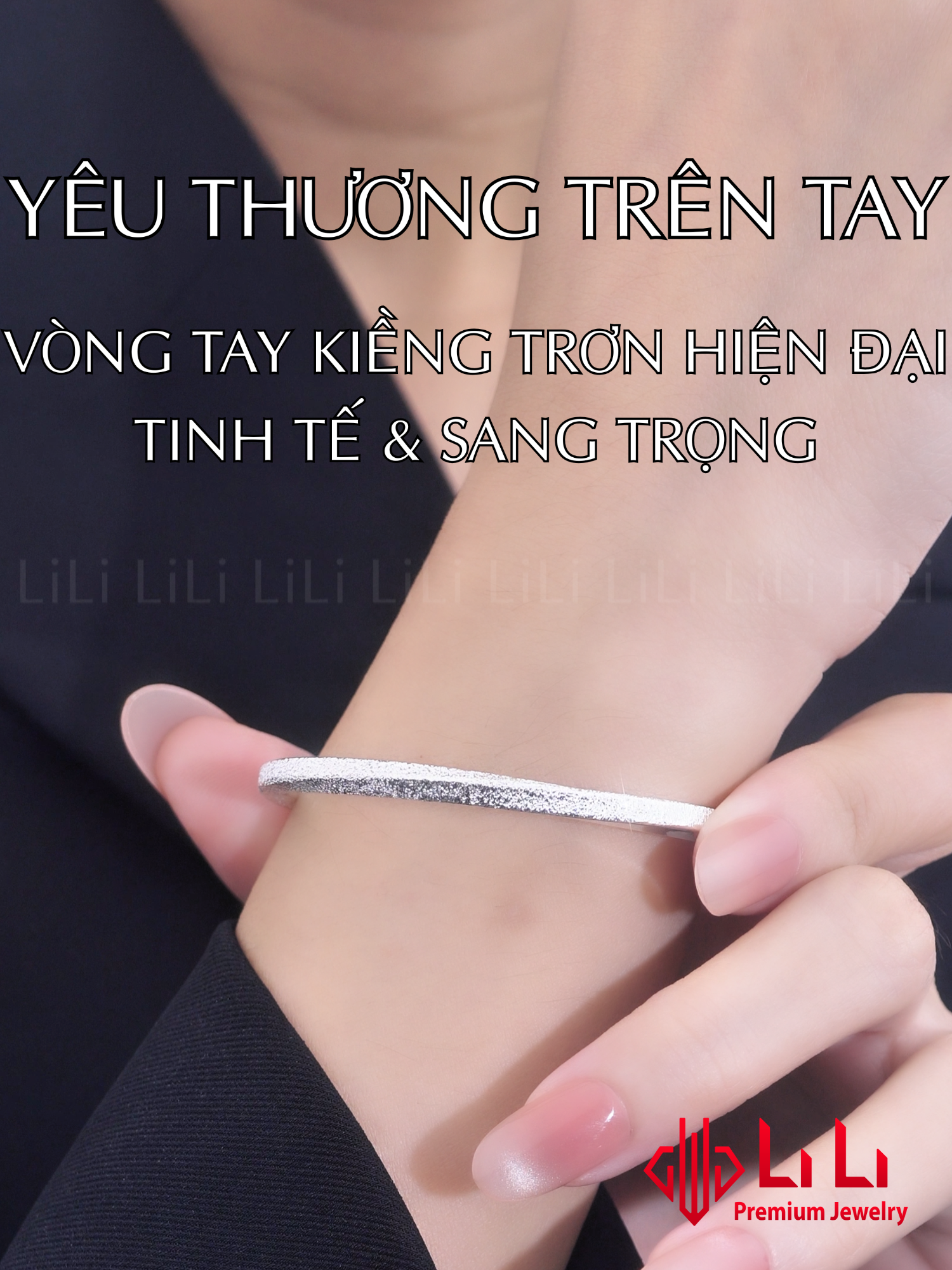 Chiếc vòng tay kiềng trơn được lấy cảm hứng từ vòng tuần hoàn của thời gian — nơi yêu thương và ký ức luôn quay trở lại. Bạc đặc S990 phủ vàng trắng 18K, sáng bóng và sang trọng. Một món quà tinh tế dành cho cô gái hiện đại và người bạn yêu thương. #lactaybacnu #lactaybaclili #trangsuclili #lili
