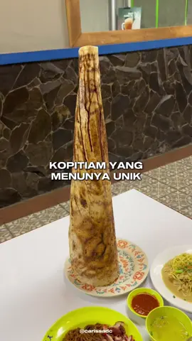 Pantesan ramee, menunya aja beda dari yang lain, kopitiam yang worth to try menurutku di Malang! Kalo lagi di daerah suhat dan cari penginapan terjangkau bisa coba nginep di RedDoorz Soekarno Hatta Indah deh. Lokasinya strategis deket banget sama banyak spot nongkrong, & univ. Bookingnya lebih mudah pake aplikasi RedDoorz & jangan lupa pake kode promo 