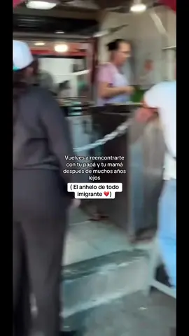 Reencuentro con papá y mamá después de muchos años🥺❤️ #papá #mama #usa #imigrante #reencuentro 