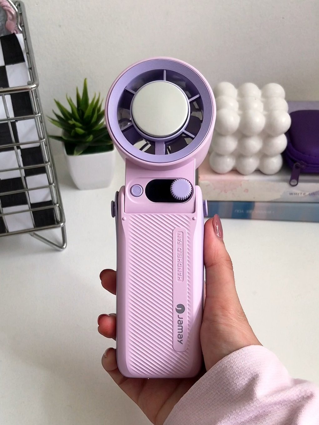 Can we talk about how cool this fan is, literally?! 🥶💨 The Jamay F5Pro Handheld Cooling Fan is a total game-changer 🔥 ✅ 199 Air Speeds ✅ 8000mAh Battery ✅ Foldable & Portable Perfect for errands, travel, or kahit sa mainit na commute! 🚗☀️ @jamayphilippines  #jamay #jamayf5pro #coolingfan #minifan #portablefan 