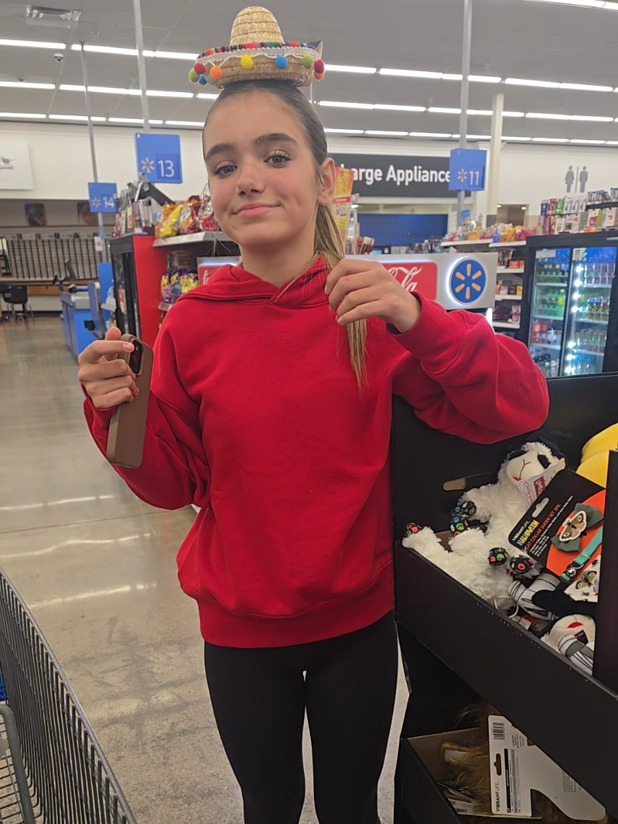 when everyone says I'm weird....you should meet my mini me. 🤣🤣 #foryoupage #fyp #daughter #mommydaughter 