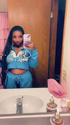 Where’s my 👱🏻‍♀️? I’m tryna cosplay early 2000s 💕 #fypシ #wlw #lesbian #femme #sapphic 