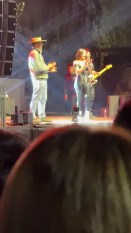 Que desagradable fue ver la actitud de él con @Alanys Lagos Oficial 🥴pero la reacción de ella al final, fue notable 🙌🏼😁 #tiktok #viral #rancheras #chile 