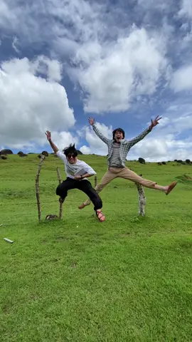 Random lang hahaha  It’s a wraaaap!! A Werewolf Boy coming soon in cinemas 🐺 @Rabin  #awerewolfboy 