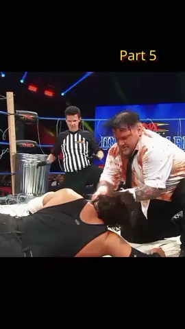 مصارعه على السياج هل سيفوز الرجل السمين او النحيف لانه مصاب في ذراعه ولكنه مازال يقاوم#WWE #romanreigns #aew 